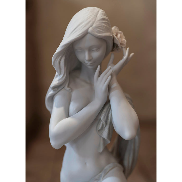 Image 4 Lladro Subtle moonlight Woman Figurine. White. Limited edition - 01009332