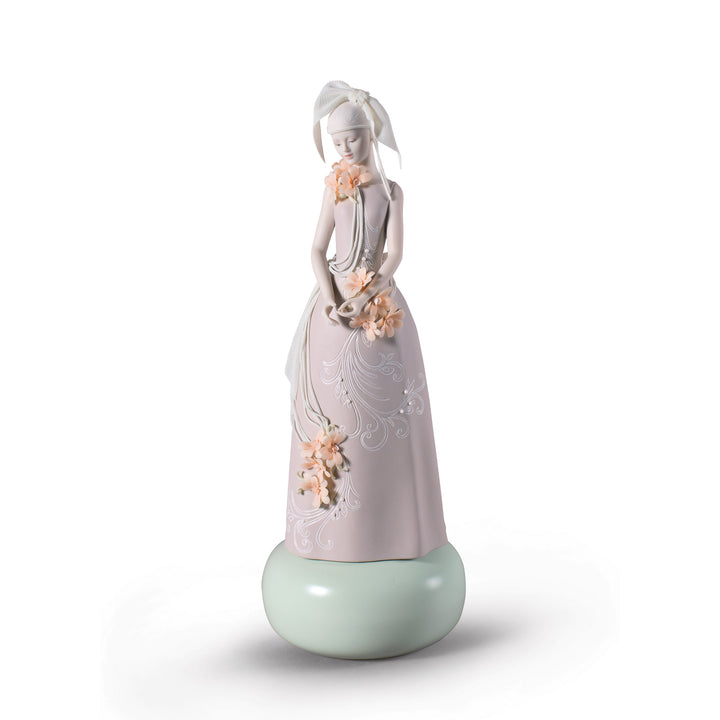 Lladro Haute Allure Exclusive Model Woman Figurine. Limited Edition - 01009359