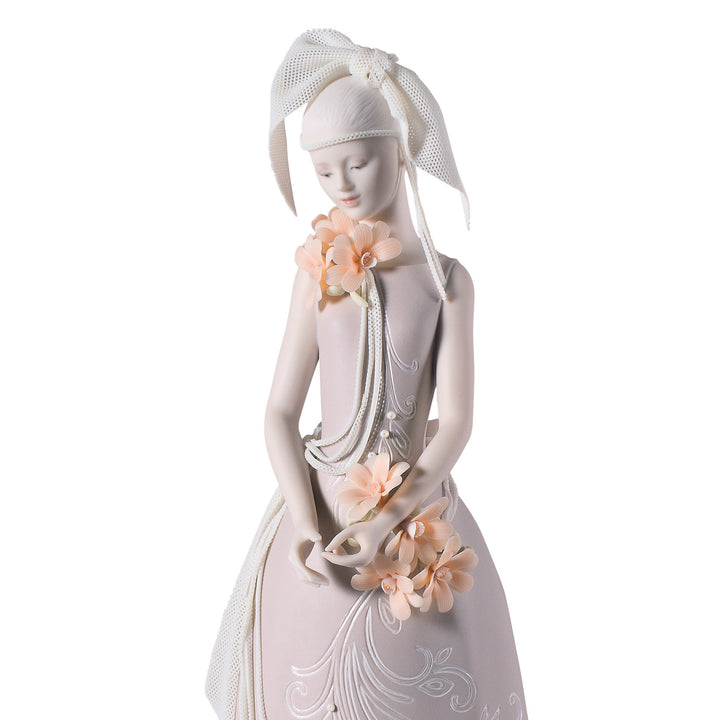 Image 2 Lladro Haute Allure Exclusive Model Woman Figurine. Limited Edition - 01009359