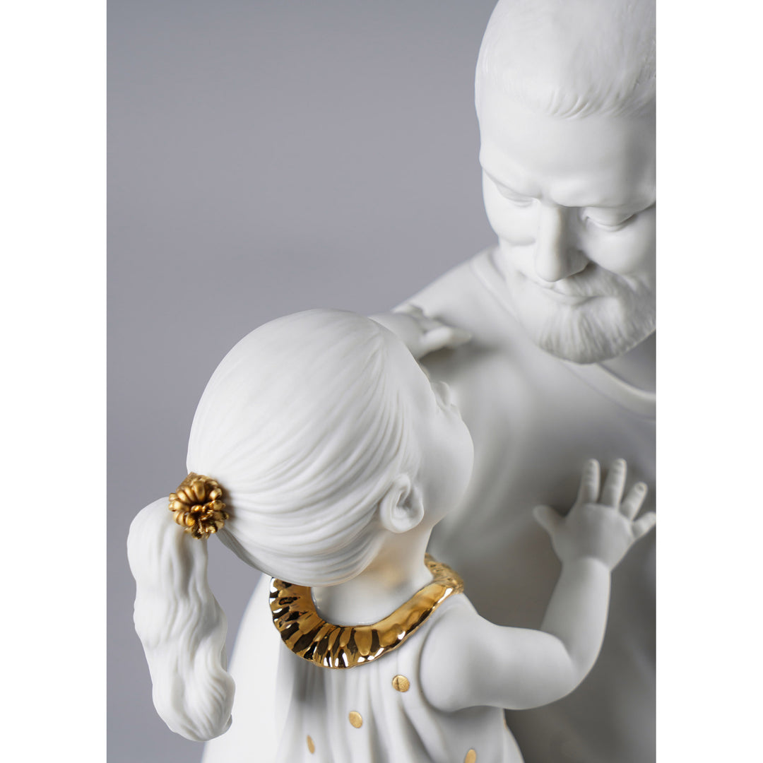 Image 6 Lladro In Daddy's Arms Figurine. Golden Luster <(>&<)> White - 01009392