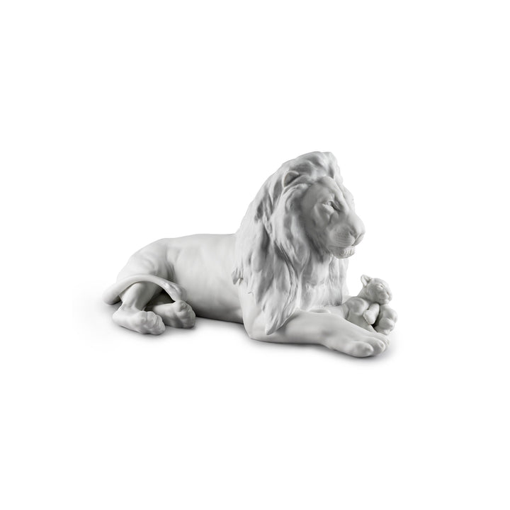 Lladro Lion with Cub Figurine - 01009454