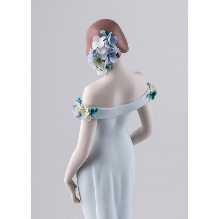 Image 7 Lladro Haute Allure Refined Elegance Woman Figurine. Limited Edition - 01009538