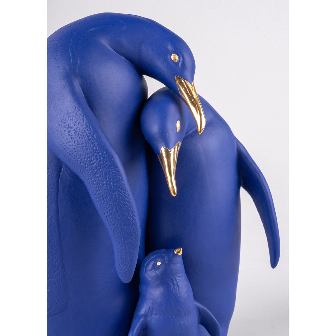 Image 3 Lladro Penguin family Sculpture. Limited Edition. Blue and Gold - 01009539