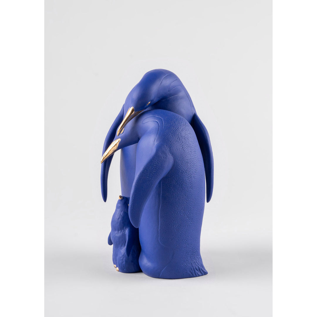 Image 4 Lladro Penguin family Sculpture. Limited Edition. Blue and Gold - 01009539