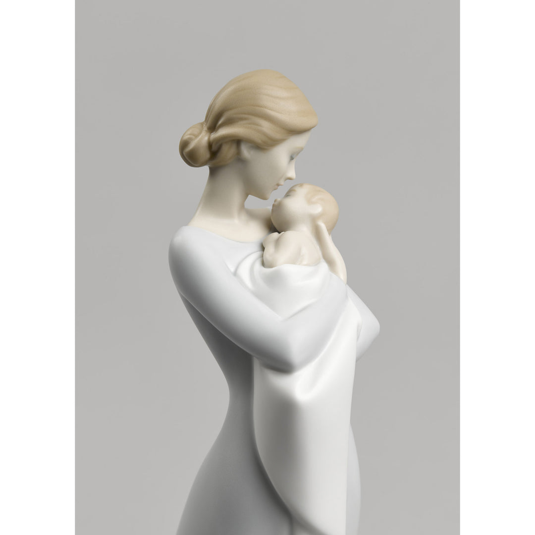 Image 4 Lladro A Mother's Embrace Figurine - 01018218
