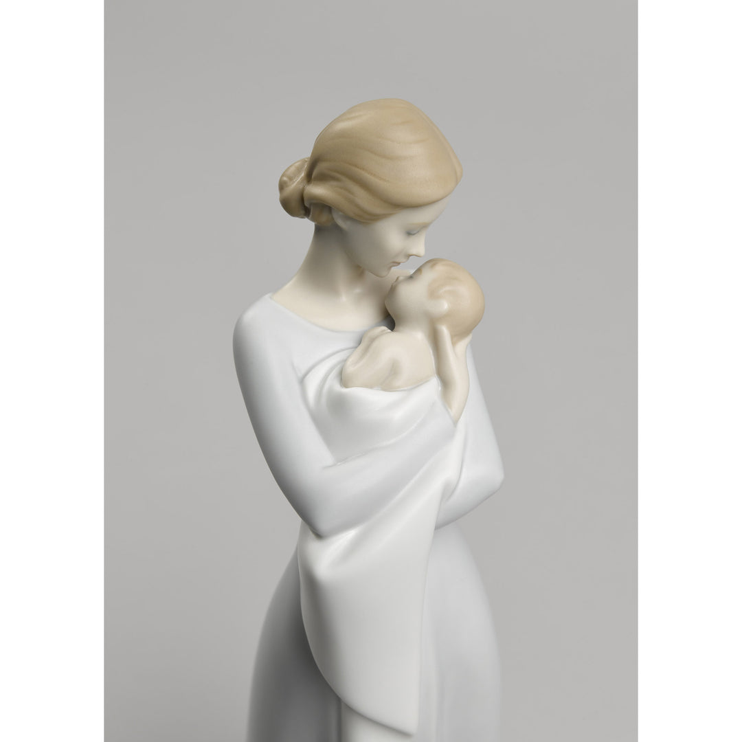 Image 5 Lladro A Mother's Embrace Figurine - 01018218