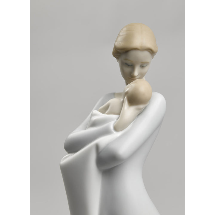 Image 6 Lladro A Mother's Embrace Figurine - 01018218