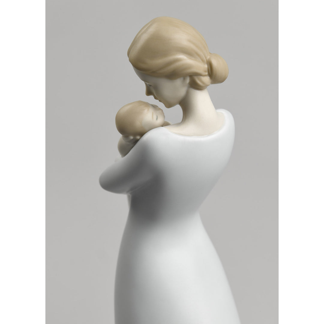 Image 7 Lladro A Mother's Embrace Figurine - 01018218