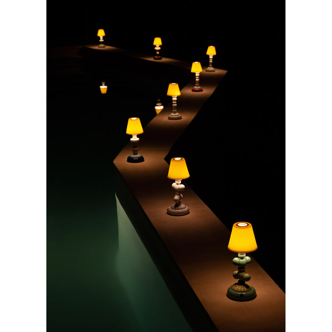 Image 5 Lladro Lotus Firefly Table Lamp. White - 01023759