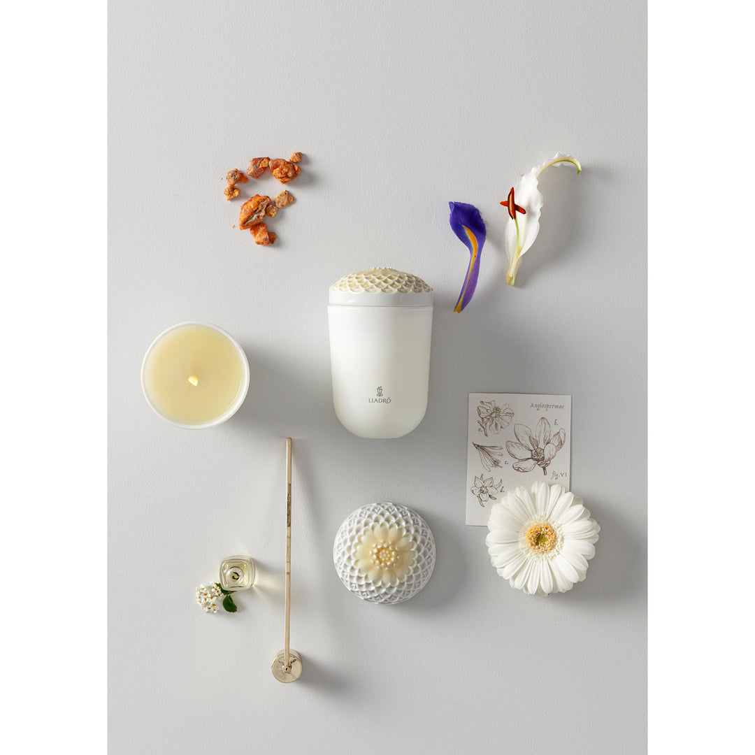 Image 3 Lladro Echoes of Nature Candle. Tropical Blossoms Scent - 01040144