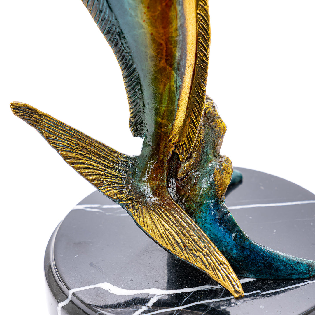 Vibrant bronze Dorado on sleek black marble