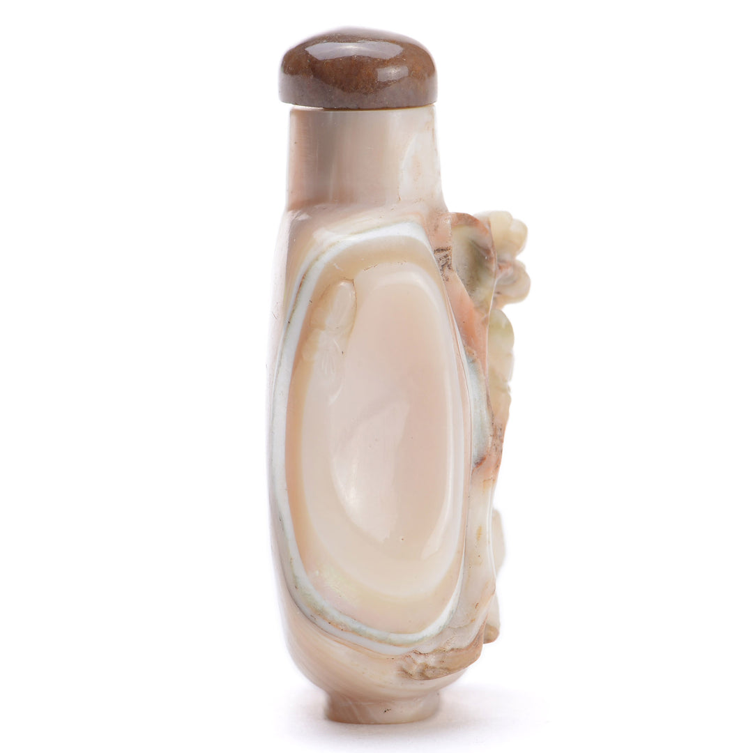 Regis Galerie Snuff Bottles Collection. Snuff Bottle Mother of Pearl Image #4