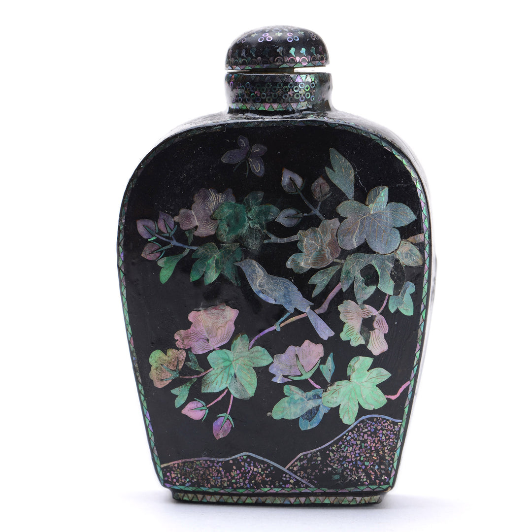 Regis Galerie Snuff Bottles Collection. Snuff Bottle Lacquer Image #1